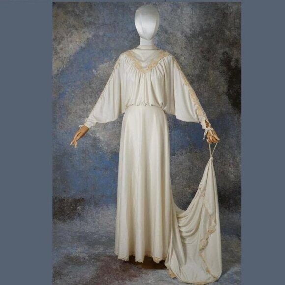 Vintage 1970s Union-Made Wedding Gown – Ivory Lace Boho Maxi with Train - Picture 7 of 13